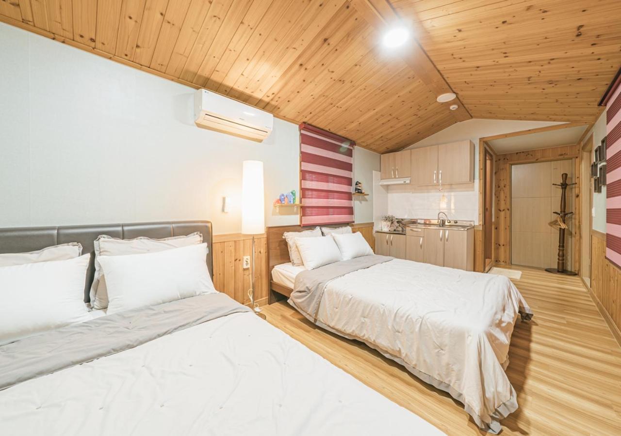 Jeju Haepoomdal Pension מראה חיצוני תמונה