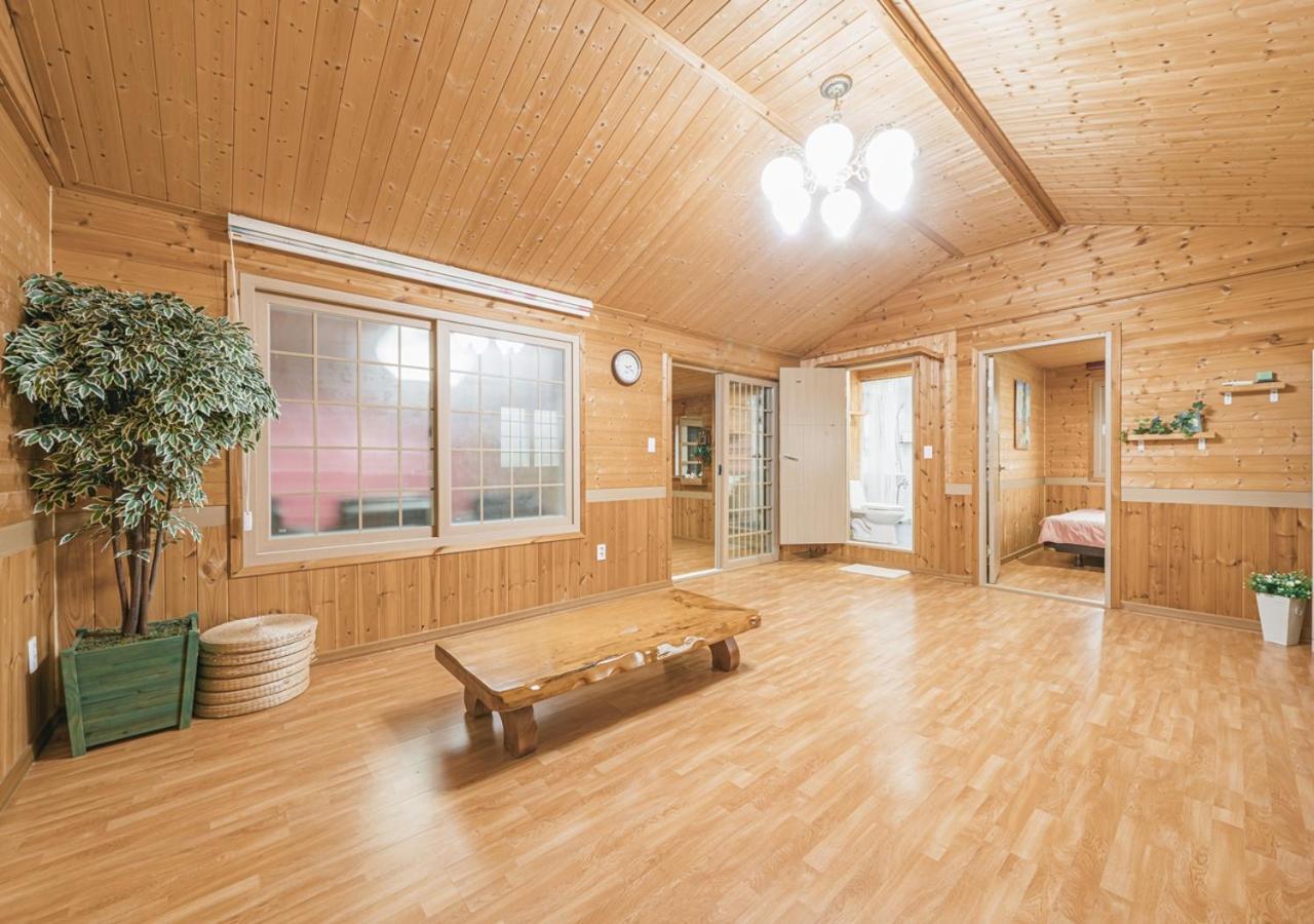 Jeju Haepoomdal Pension מראה חיצוני תמונה