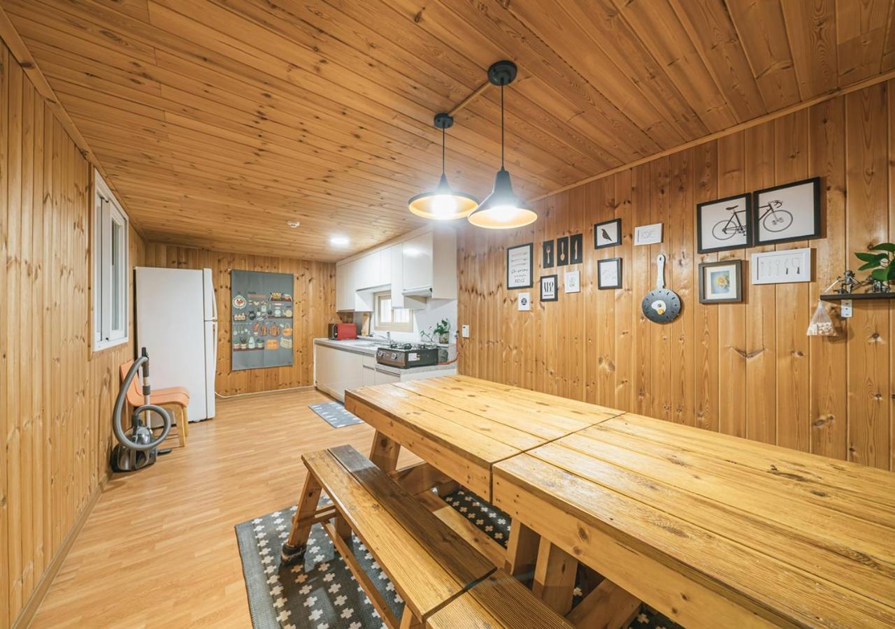 Jeju Haepoomdal Pension מראה חיצוני תמונה